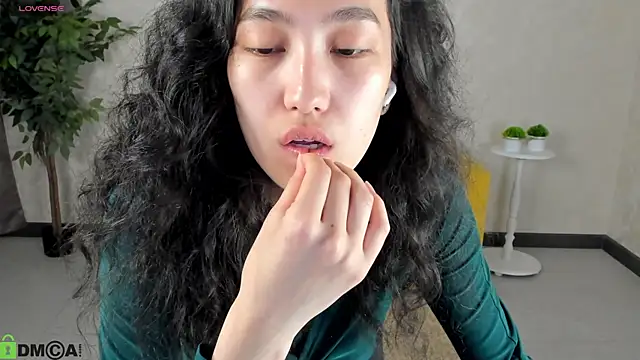 Snapshot of FlirtyAura chatting on May 13, 3:37 am FlirtyAura online show from May 13, 3:37 am