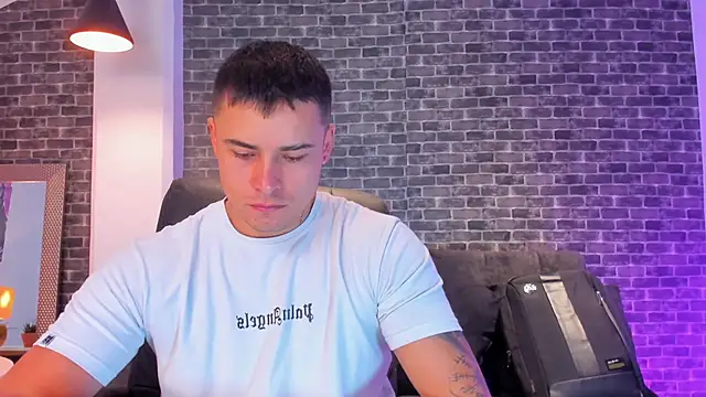 connorsmiith online show from September 29, 11:59 am