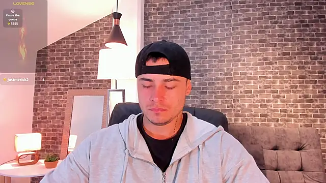 connorsmiith online show from October 13, 11:21 am