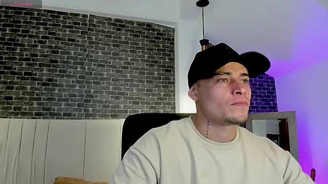 connorsmiith online show from February 25, 3:54 pm