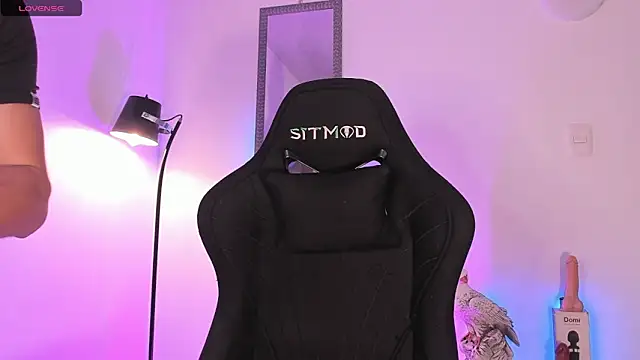 connorsmiith online show from May 29, 12:03 pm