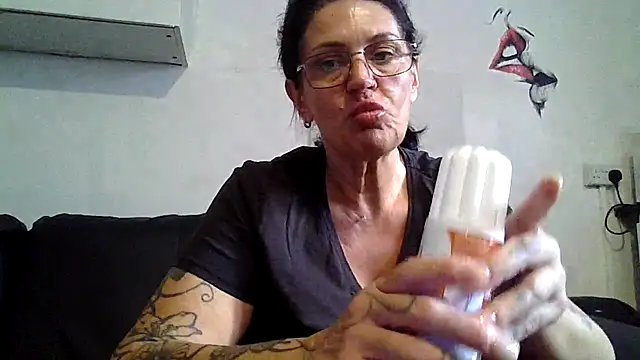 Snapshot of RubyyRosee chatting on July 9, 6:06 am RubyyRosee online show from July 9, 6:06 am
