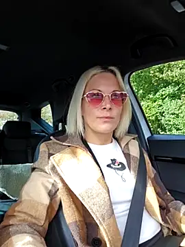 Sunny-Sin online show from October 5, 8:45 am