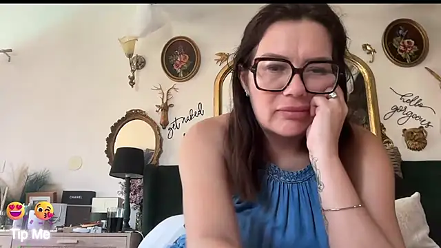 Snapshot of _Melia_ chatting on June 9, 3:23 pm Melia online show from June 9, 3:23 pm