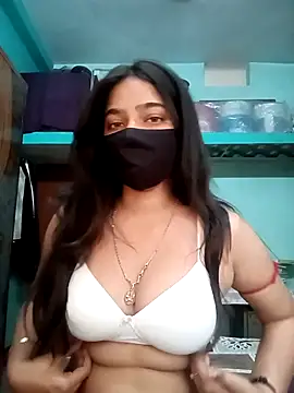 Snapshot of Snehabeauti chatting on October 25, 5:37 am Snehabeauti online show from October 25, 5:37 am
