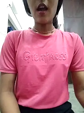 Snapshot of Naina_04 chatting on September 25, 4:11 pm Naina 04 online show from September 25, 4:11 pm