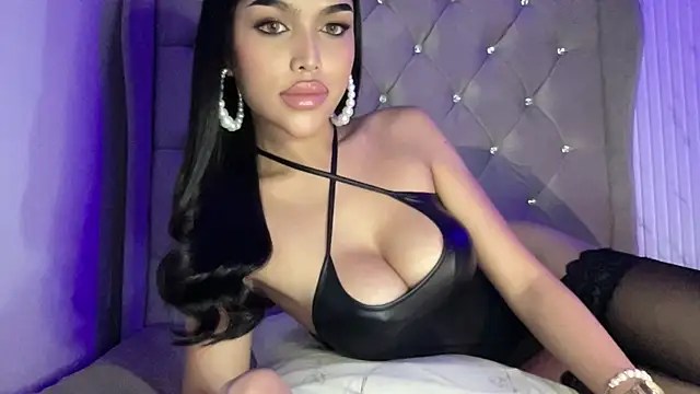 Snapshot of KhendraBrown chatting on April 14, 8:37 pm KhendraBrown online show from April 14, 8:37 pm