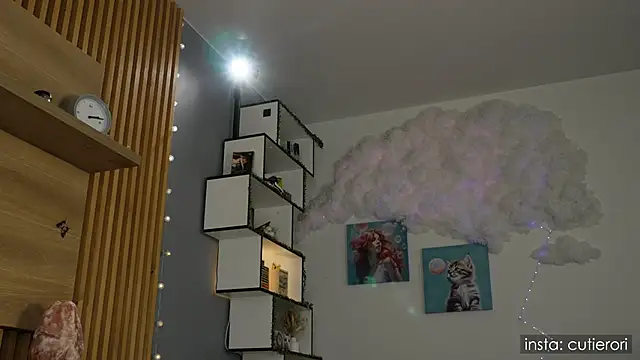 Snapshot of cutierori chatting on October 3, 4:09 am cutierori online show from October 3, 4:09 am