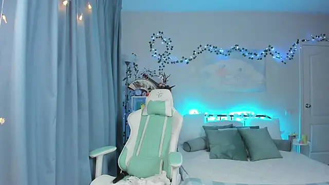 Snapshot of Zoe_Vee chatting on March 1, 3:19 am Zoe Vee online show from March 1, 3:19 am