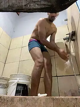 Snapshot of Emabracamonte95 chatting on November 7, 8:20 pm Emabracamonte95 online show from November 7, 8:20 pm