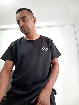 stivenlujan69 online show from April 13, 8:47 pm