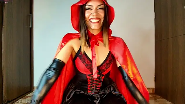 Isa laurentt  online show from October 31, 11:06 pm