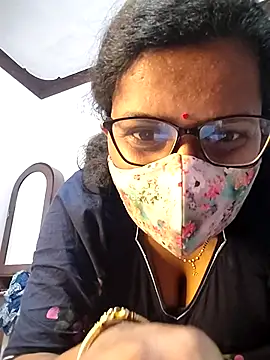 Snapshot of sexy_aaru chatting on April 6, 6:47 am sexy aaru online show from April 6, 6:47 am