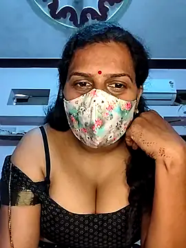 Snapshot of sexy_aaru chatting on May 5, 4:20 am sexy aaru online show from May 5, 4:20 am
