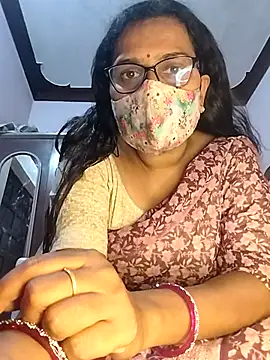 Snapshot of sexy_aaru chatting on June 5, 9:15 am sexy aaru online show from June 5, 9:15 am