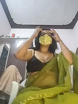 Snapshot of sexy_aaru chatting on June 18, 6:01 pm sexy aaru online show from June 18, 6:01 pm