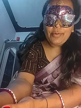 Snapshot of sexy_aaru chatting on July 4, 5:08 pm sexy aaru online show from July 4, 5:08 pm