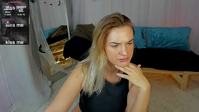 Snapshot of Marie_Ellie chatting on November 12, 1:28 am Marie Ellie online show from November 12, 1:28 am