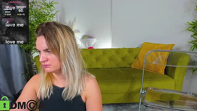 Snapshot of Marie_Ellie chatting on November 18, 1:33 am Marie Ellie online show from November 18, 1:33 am