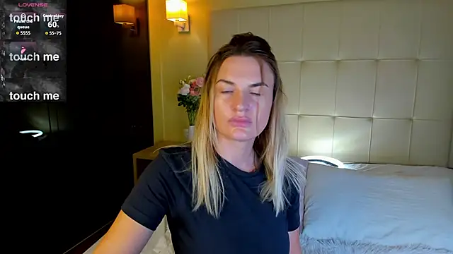 Snapshot of Marie_Ellie chatting on November 19, 1:27 am Marie Ellie online show from November 19, 1:27 am