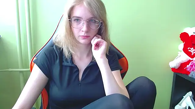 juicyPenny online show from April 21, 6:20 am