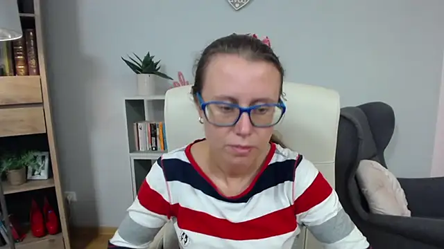 Snapshot of sweetxLizzy chatting on July 6, 4:31 am sweetxLizzy online show from July 6, 4:31 am