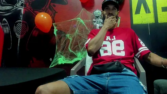 Snapshot of Damian_Shakur chatting on October 28, 12:30 pm Damian Shakur online show from October 28, 12:30 pm