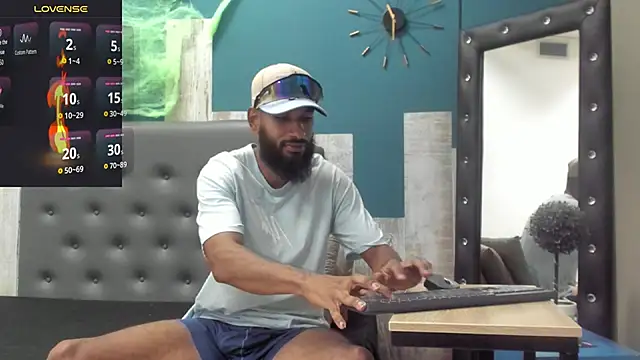 Snapshot of Damian_Shakur chatting on October 29, 11:23 am Damian Shakur online show from October 29, 11:23 am