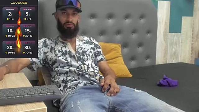 Snapshot of Damian_Shakur chatting on October 31, 11:33 am Damian Shakur online show from October 31, 11:33 am