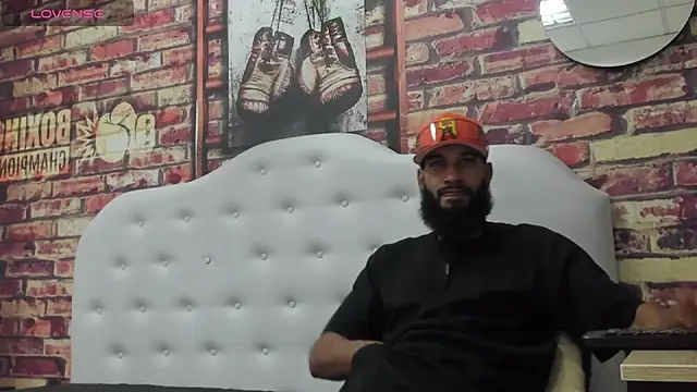 Snapshot of Damian_Shakur chatting on November 29, 12:19 pm Damian Shakur online show from November 29, 12:19 pm