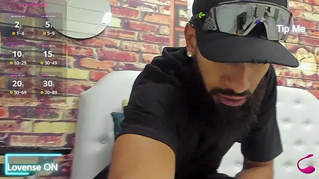 Snapshot of Damian_Shakur chatting on January 14, 12:11 pm Damian Shakur online show from January 14, 12:11 pm