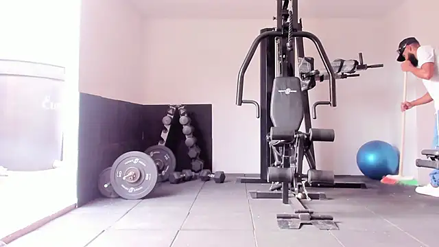 Snapshot of Damian_Shakur chatting on February 19, 12:34 pm Damian Shakur online show from February 19, 12:34 pm