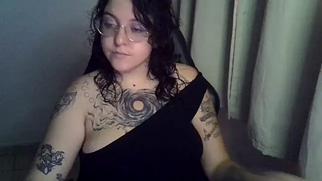 Snapshot of Blue_Liz chatting on October 21, 8:20 pm Blue Liz online show from October 21, 8:20 pm