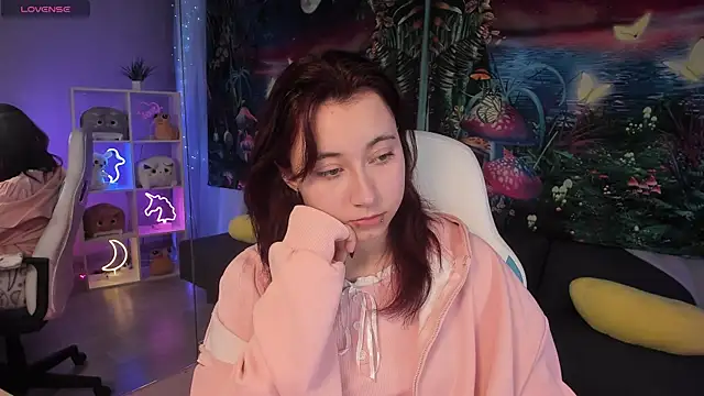 Snapshot of ClaraParks chatting on October 25, 6:13 pm ClaraParks online show from October 25, 6:13 pm