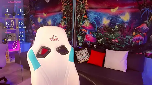 Snapshot of ClaraParks chatting on November 27, 9:00 am ClaraParks online show from November 27, 9:00 am