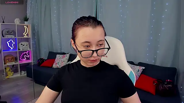 Snapshot of ClaraParks chatting on December 1, 7:08 pm ClaraParks online show from December 1, 7:08 pm