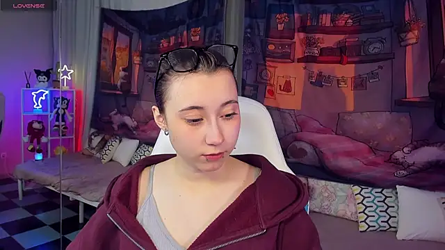 Snapshot of ClaraParks chatting on December 14, 10:25 pm ClaraParks online show from December 14, 10:25 pm