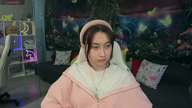 Snapshot of ClaraParks chatting on February 4, 8:36 pm ClaraParks online show from February 4, 8:36 pm