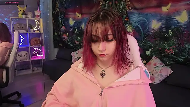 Snapshot of ClaraParks chatting on February 27, 6:41 pm ClaraParks online show from February 27, 6:41 pm