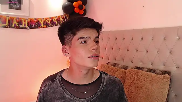 Dulcey  online show from October 17, 4:04 am