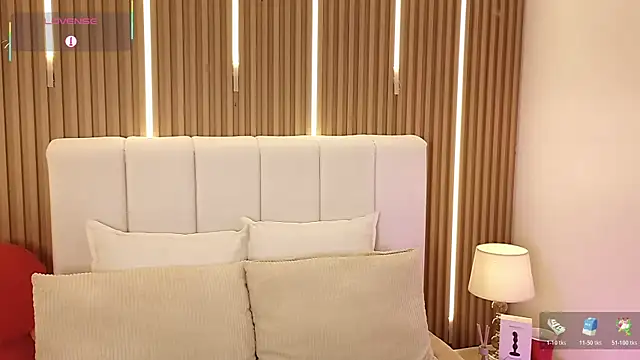 Snapshot of Dulcey_ chatting on February 17, 3:58 am Dulcey online show from February 17, 3:58 am