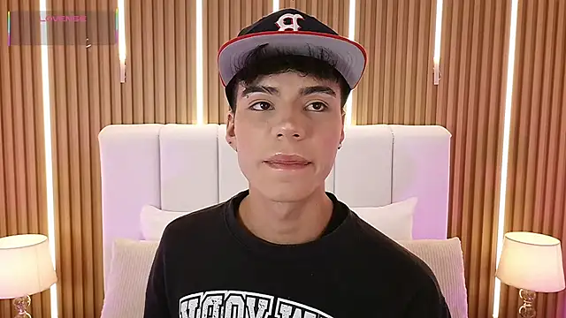 Snapshot of Dulcey_ chatting on February 19, 4:19 am Dulcey online show from February 19, 4:19 am