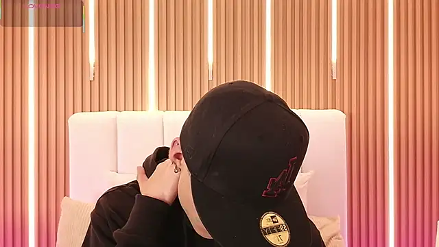 Dulcey  online show from April 5, 4:53 am