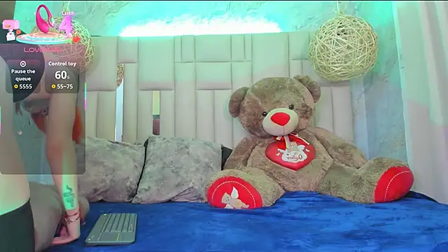 Snapshot of NikkyyRed chatting on September 12, 3:50 am NikkyyRed online show from September 12, 3:50 am