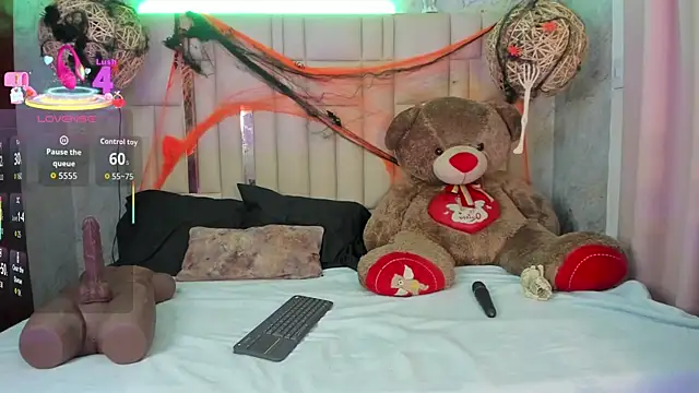 Snapshot of NikkyyRed chatting on October 28, 2:04 am NikkyyRed online show from October 28, 2:04 am