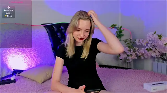 EllaBloom online show from October 22, 4:07 pm