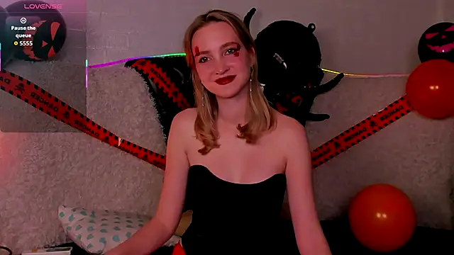 EllaBloom online show from October 31, 4:08 pm