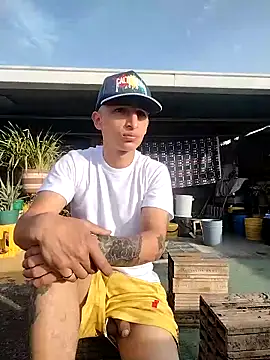 Snapshot of Dani22cmhot chatting on February 8, 12:19 pm Dani22cmhot online show from February 8, 12:19 pm