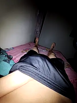 Snapshot of SexandCaliente chatting on February 3, 6:11 am SexandCaliente online show from February 3, 6:11 am
