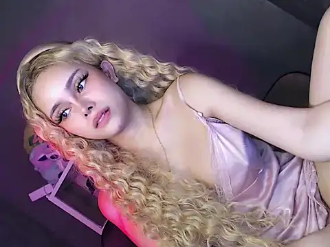 Snapshot of coffe_cat28 chatting on July 25, 4:54 am coffe cat28 online show from July 25, 4:54 am